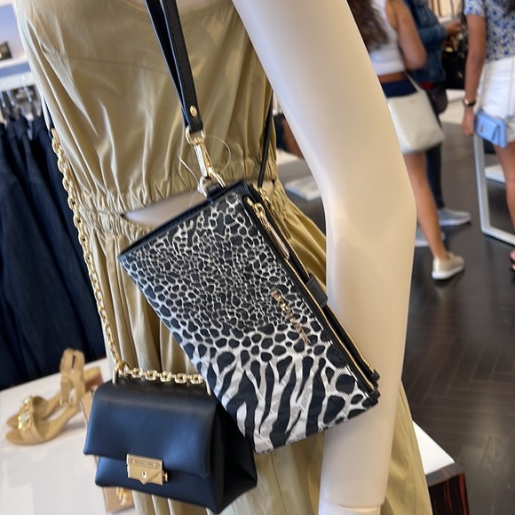 MICHAEL KORS LARGE DOUBLE ZIP WRISTLET WALLET PHONE CASE CLUTCH
Black Multi - Picture 5 of 16